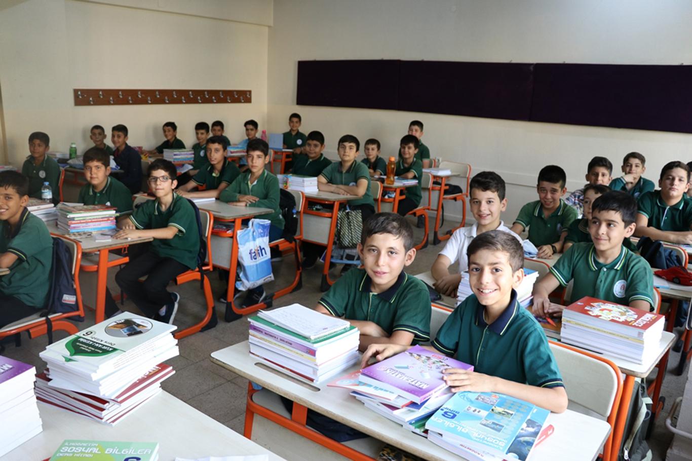Gaziantep’te öğrenciler okullarına kavuşmanın sevincini yaşadı